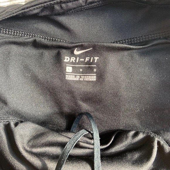 athletic shorts - Picture 3 of 3